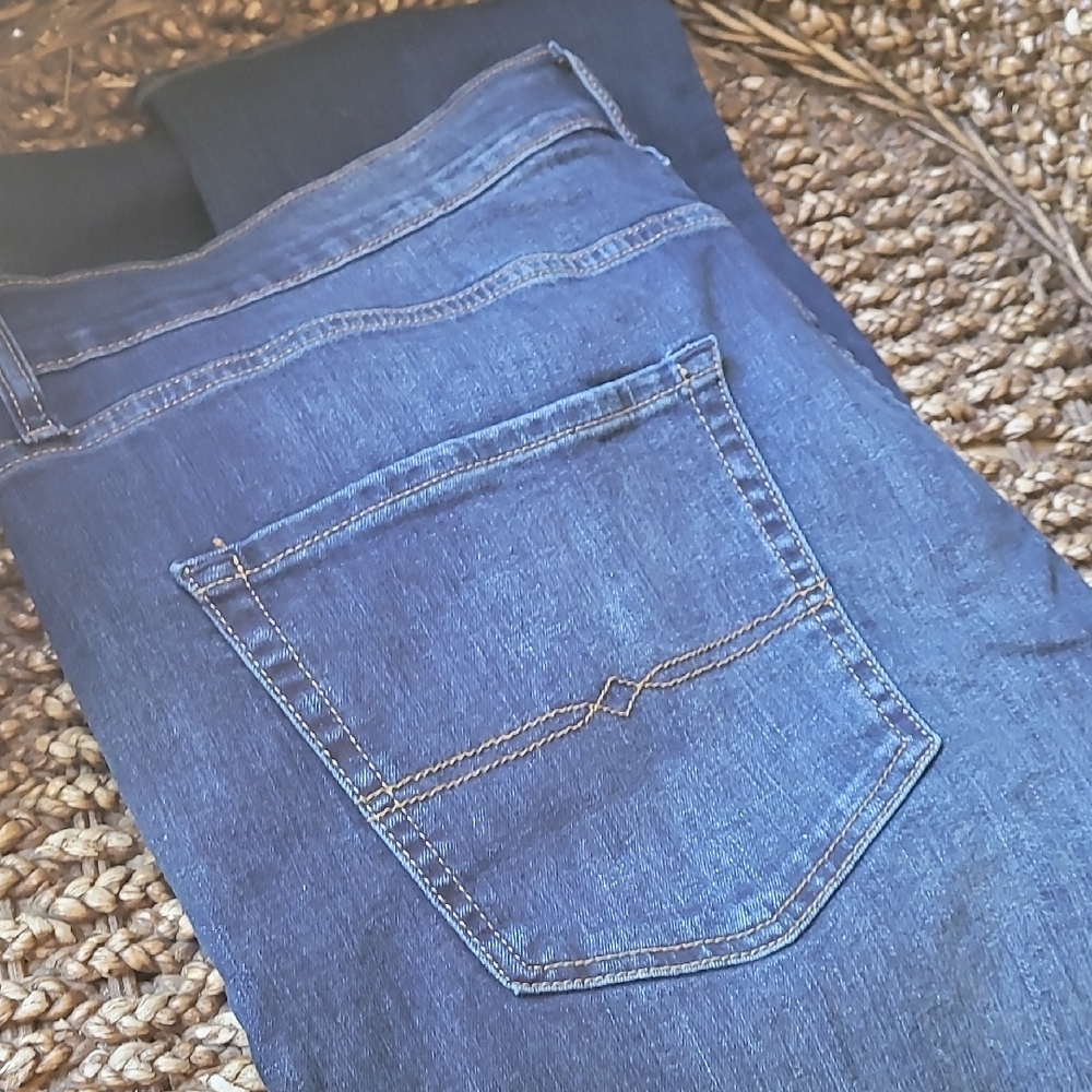Lucky Brand Blue Jeans - Picture 15 of 16